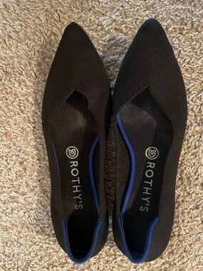 Women’s Rothy’s black flats